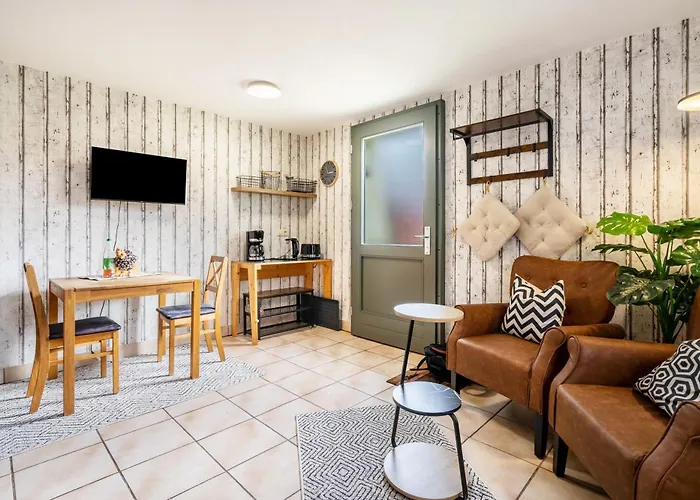 Huehnerstall By Opitz 로멘